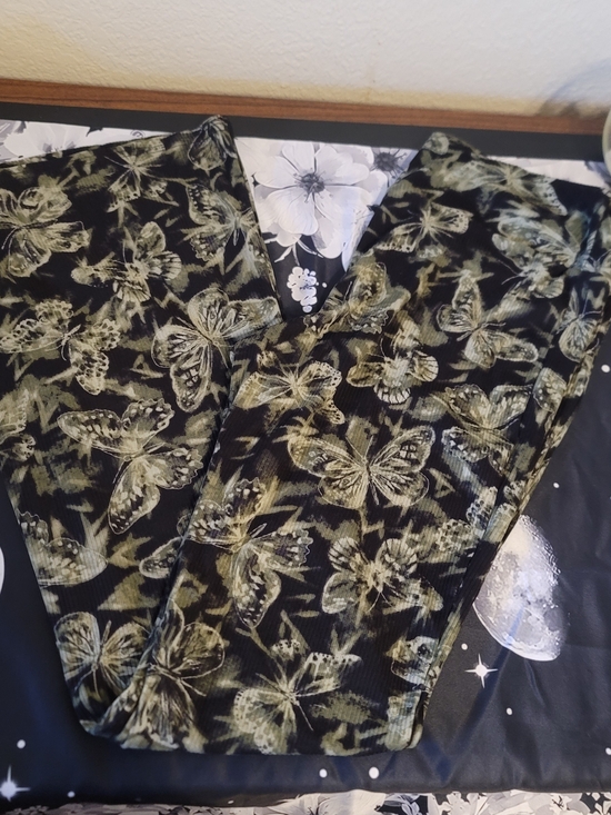 No Boundaries Pants - No Boundaries Black and Olive Green Butterfly Bell Bottom Leggings Size Large